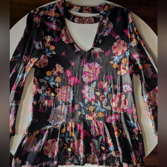 Grace & Lace Floral Bell Sleeve Blouse - Black and Pink - Picture 3 of 8